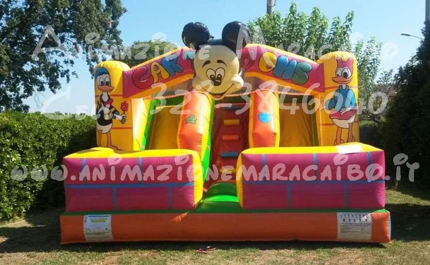 Noleggio gonfiabili a Porto Recanati per bambini scivoli saltarelli giochi Ancona e provincia